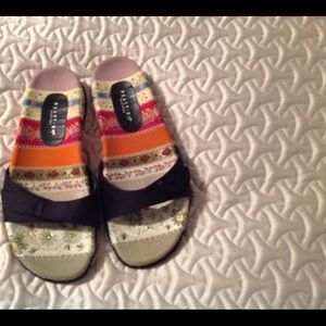 Kenneth Cole embroidered sandal